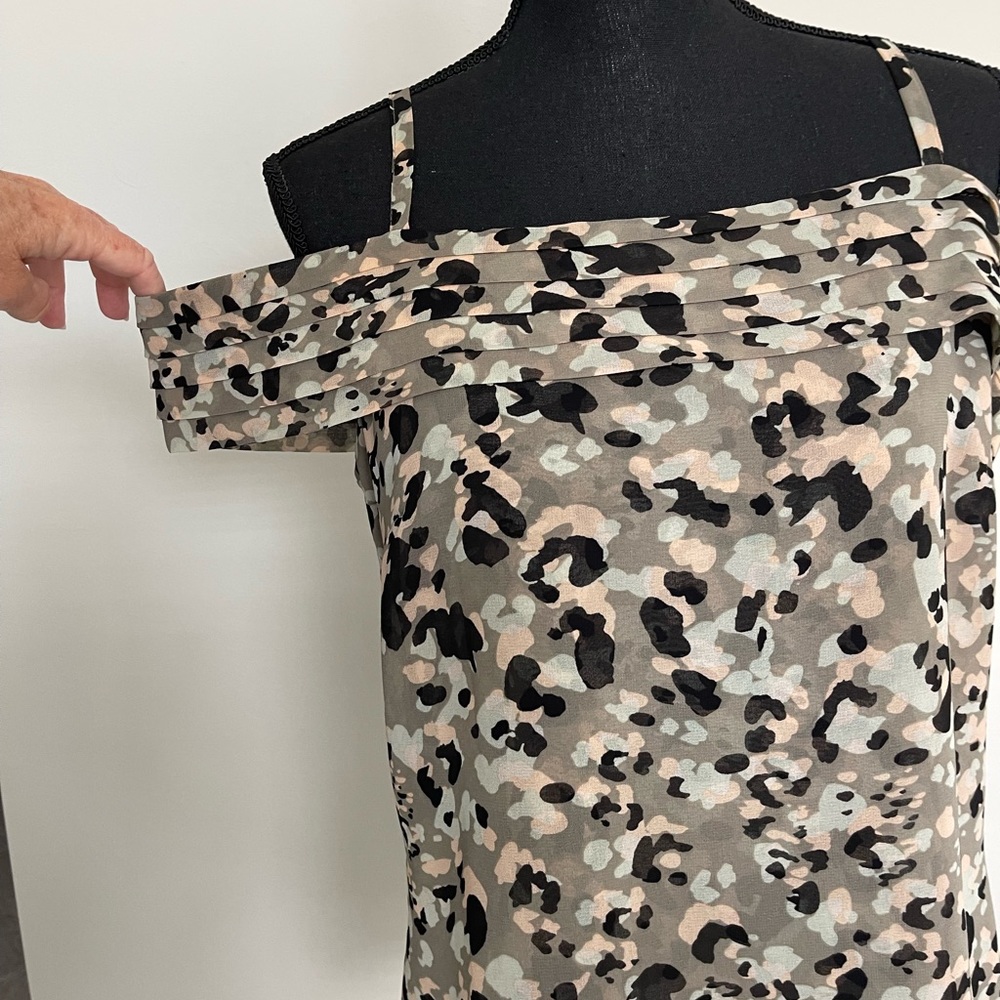 CAbi Off-The-Shoulder Top Camo Sz S - Picture 2 of 6